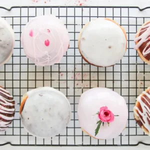 5093 Szkoła Artystyczna Wiesław Kucia - paczki w różowej pomadzie z kwiatami