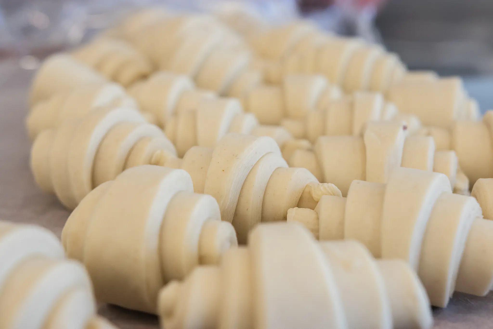 5990 Szkoła Artystyczna Wiesław Kucia - zawinięte rogale croissanty przed wypiekiem