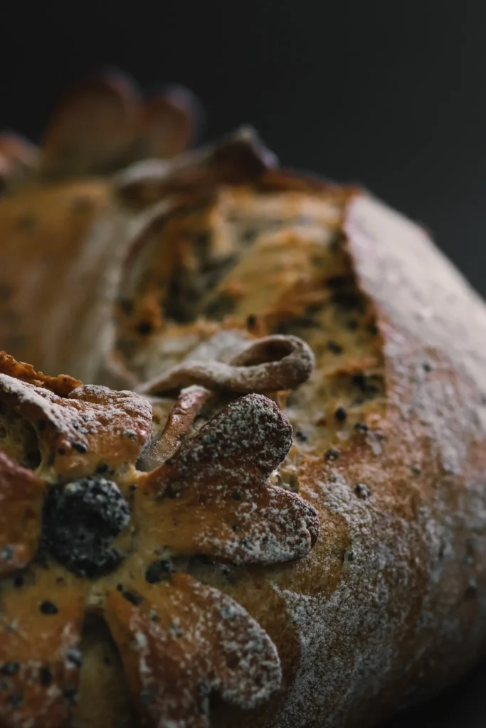 Chleb z kwiatami z ciasta