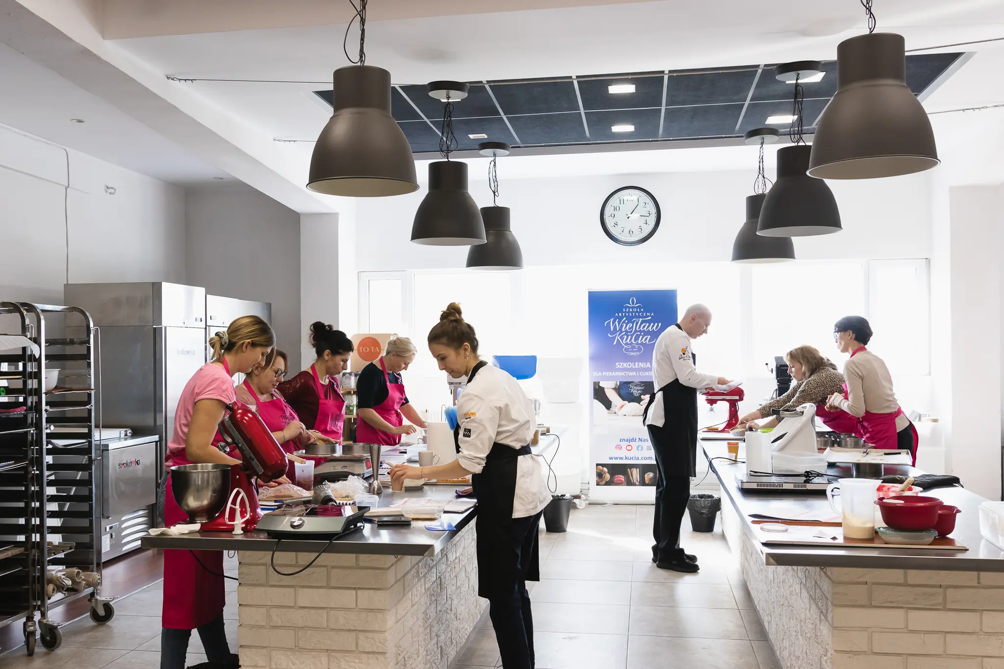 Zuzanna Sznajderowicz - trenerka w Szkole Artystycznej Wiesława Kuci w Lublinie podczas warsztatów cukierniczych