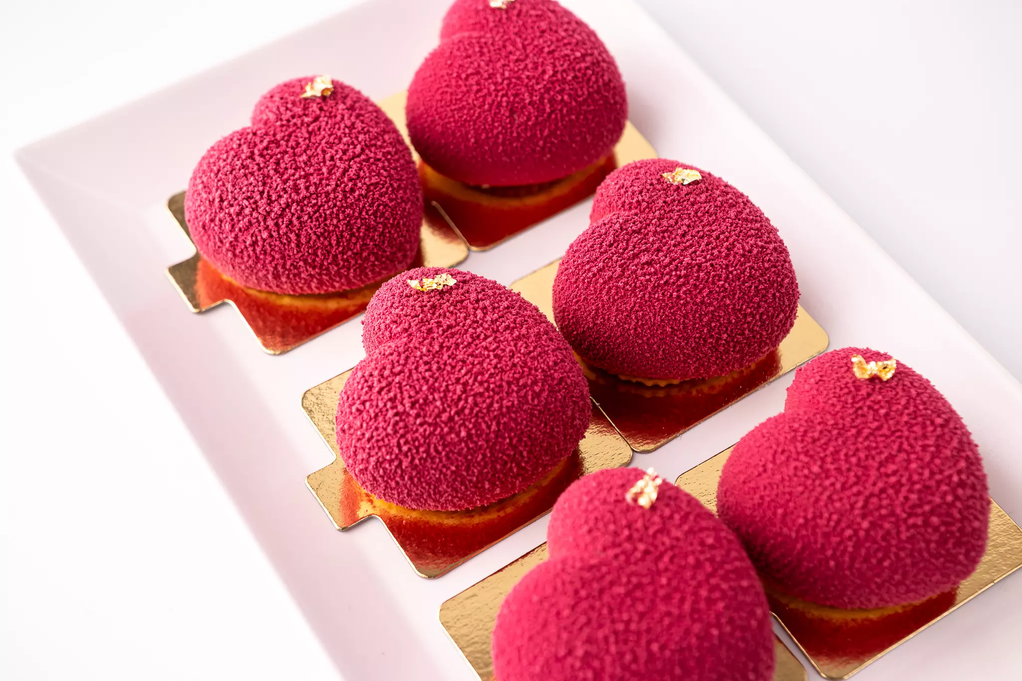 Desery w kształcie serca w czerwonym zamszu na przyjęcia weselne i walentynki