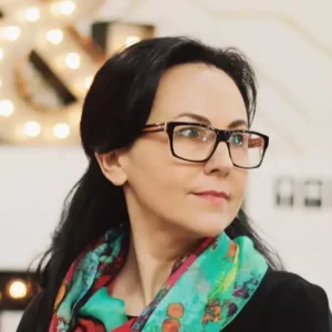 Ewa Bałdowska trenerka Szkoły Artystycznej w zakresie tworzenia wielopiętrowych tortów artystycznych