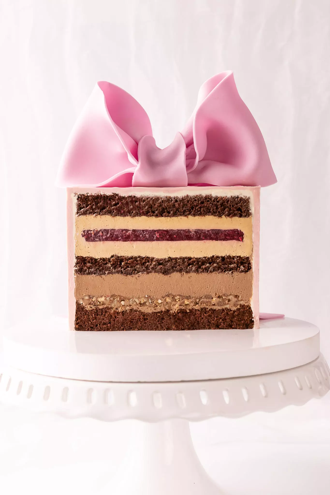 Szkolenie cukiernicze - jednopiętrowy tort z kokardą z masy cukrowej - obrazek 2