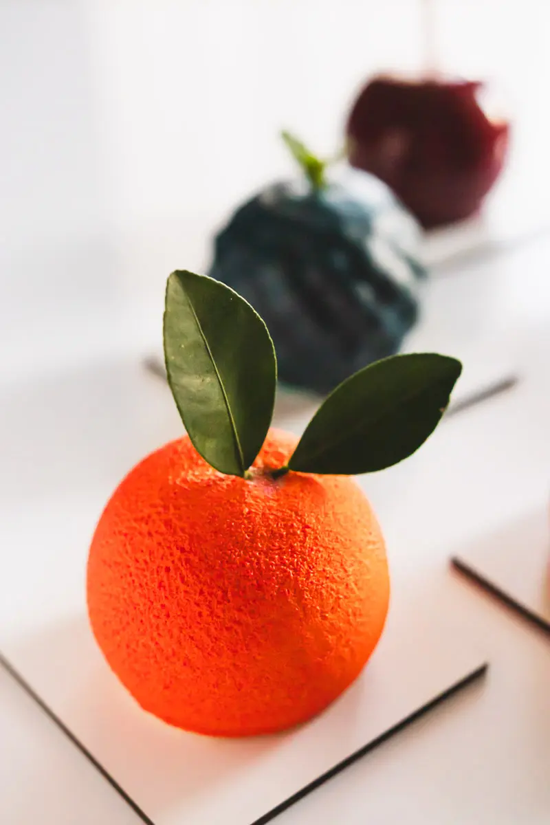 Desery w kształcie owoców z odwzorowaną strukturą i kolorem