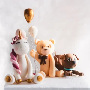 Figurki zwierząt i postaci z bajek z masy cukrowej na torty dla dzieci