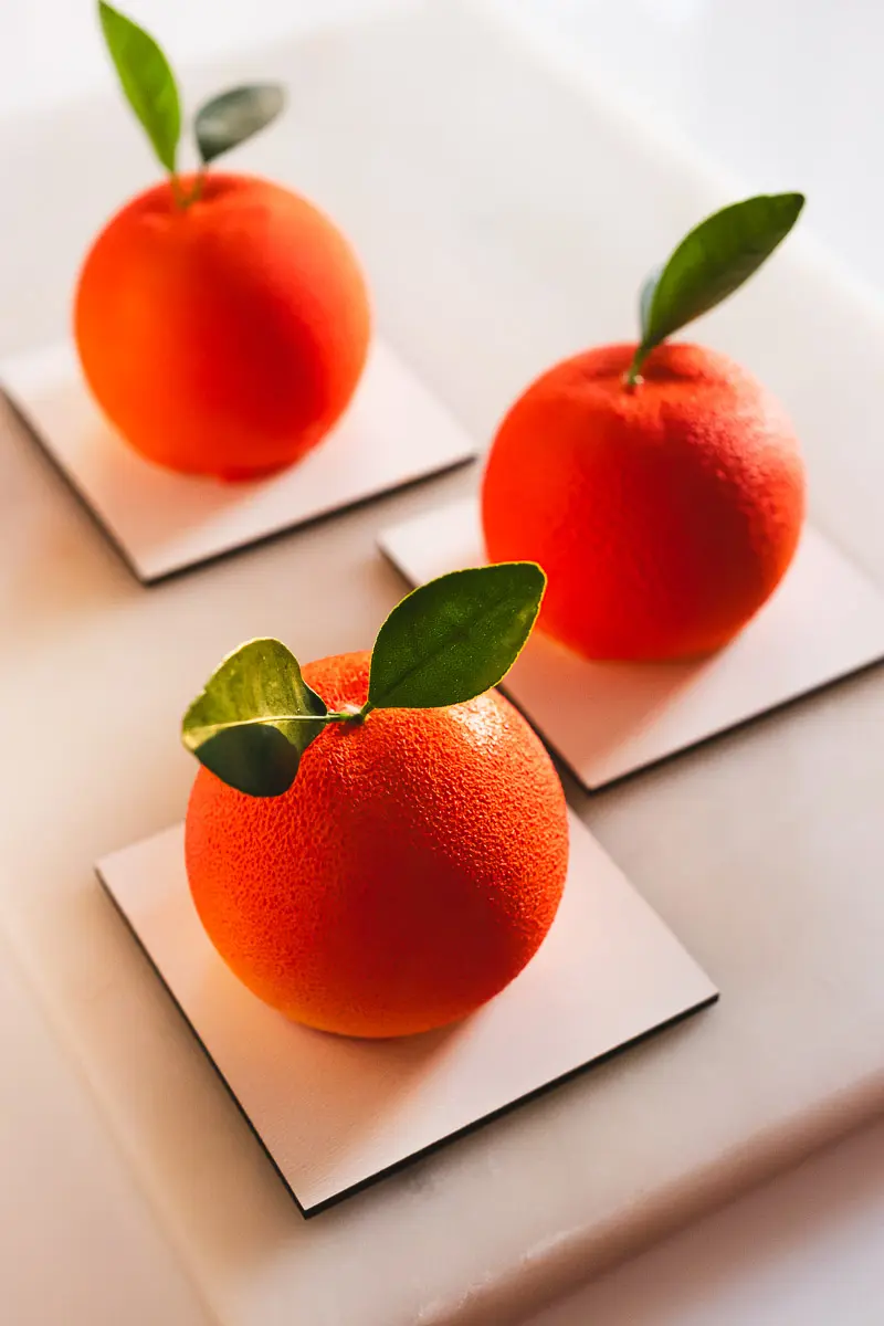 Monoporcje mandarynki z białą czekoladą, musem i chrupką